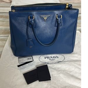 Saffiano Lux Large Double Zip Galleria